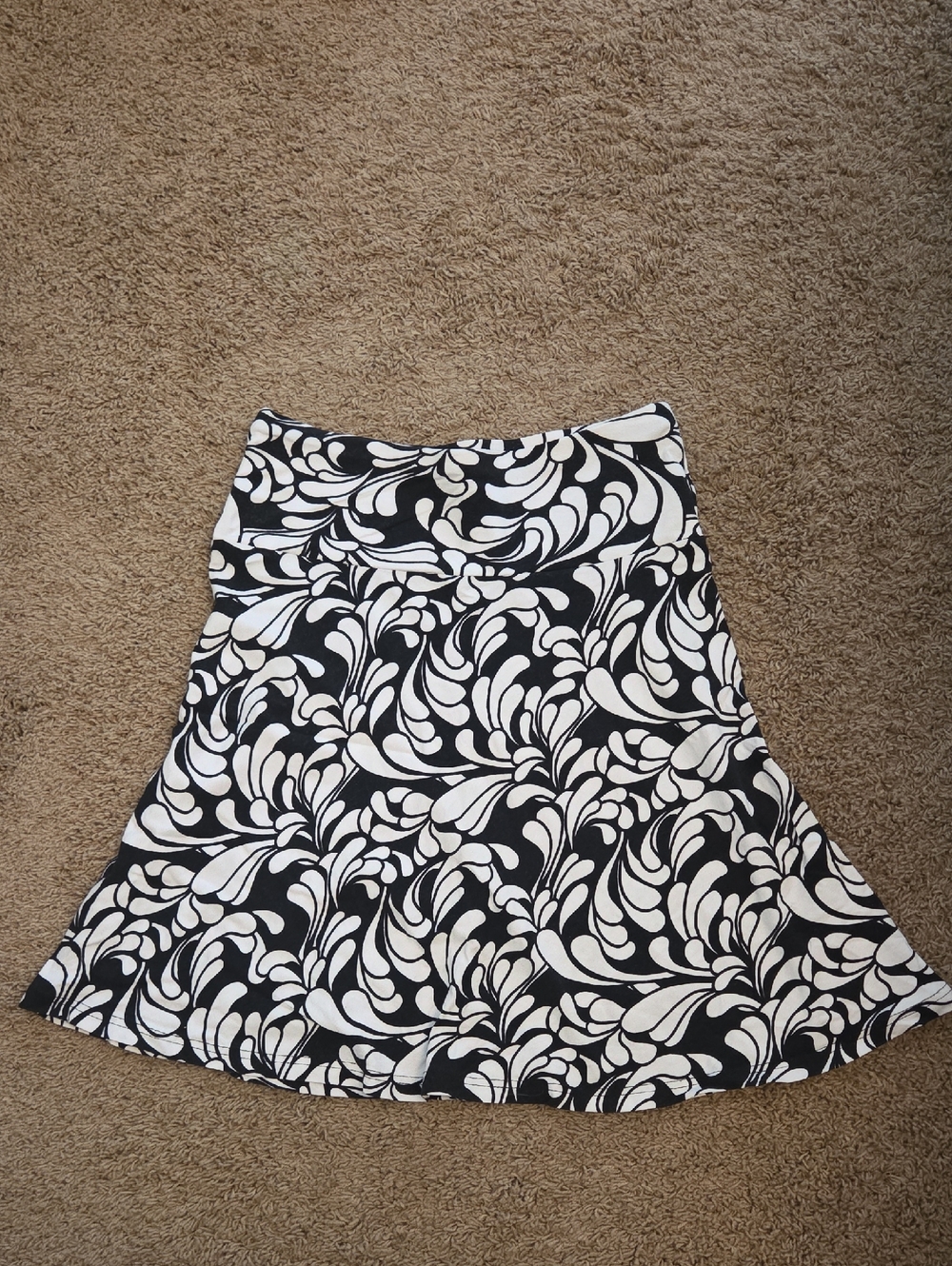 H&M Black and White Graphic Print Skirt